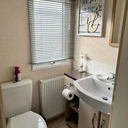 Mollys Retreat Pet Friendly Three Bed Caravan With Small Garden Newquay Bay Resort Quieter Area Of Park Exterior foto