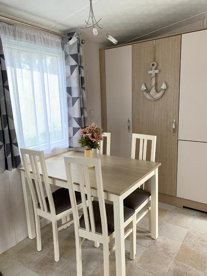 Mollys Retreat Pet Friendly Three Bed Caravan With Small Garden Newquay Bay Quieter Area Of Park *