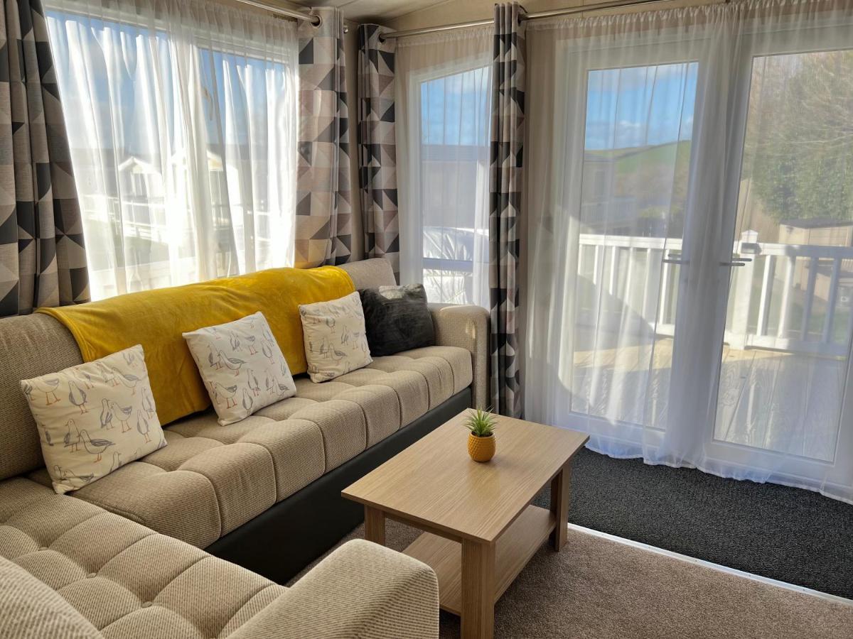 Mollys Retreat Pet Friendly Three Bed Caravan With Small Garden Newquay Bay Quieter Area Of Park * New Quay