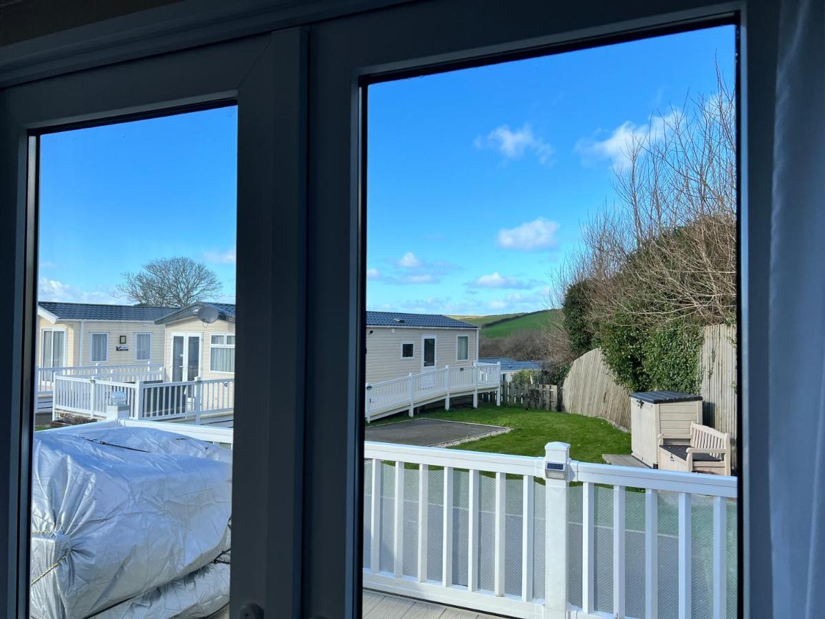 Mollys Retreat Pet Friendly Three Bed Caravan With Small Garden Newquay Bay Quieter Area Of Park * New Quay