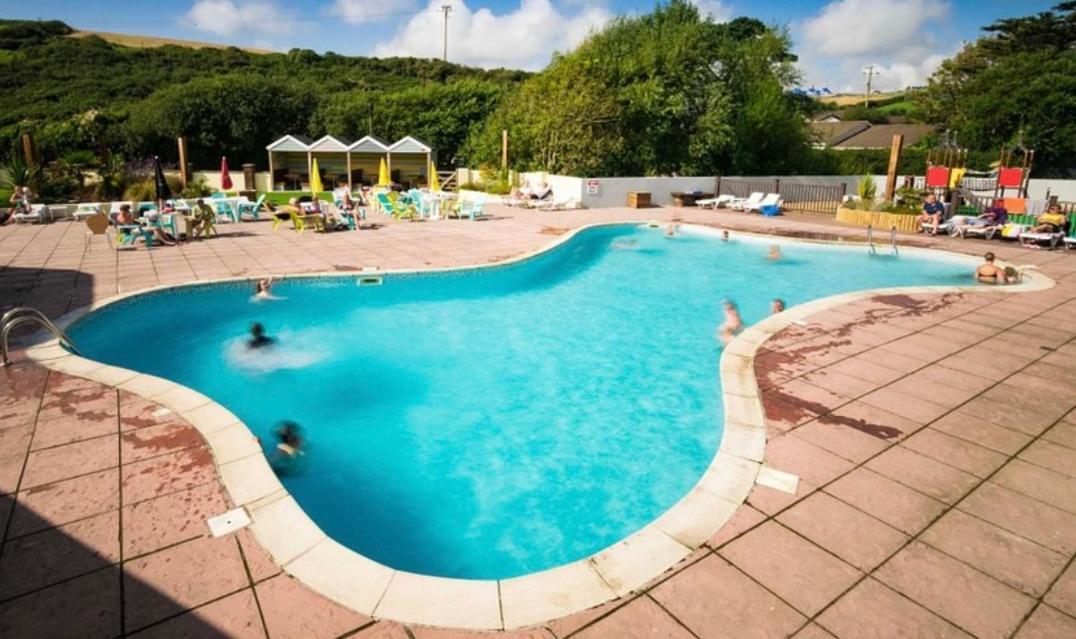 Mollys Retreat Pet Friendly Three Bed Caravan With Small Garden Newquay Bay Quieter Area Of Park * New Quay